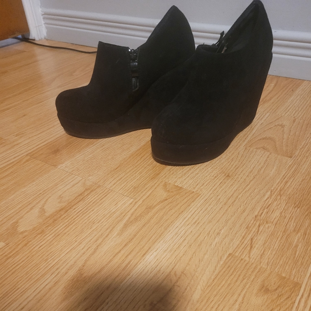 Black size 6 wedges excellent condition